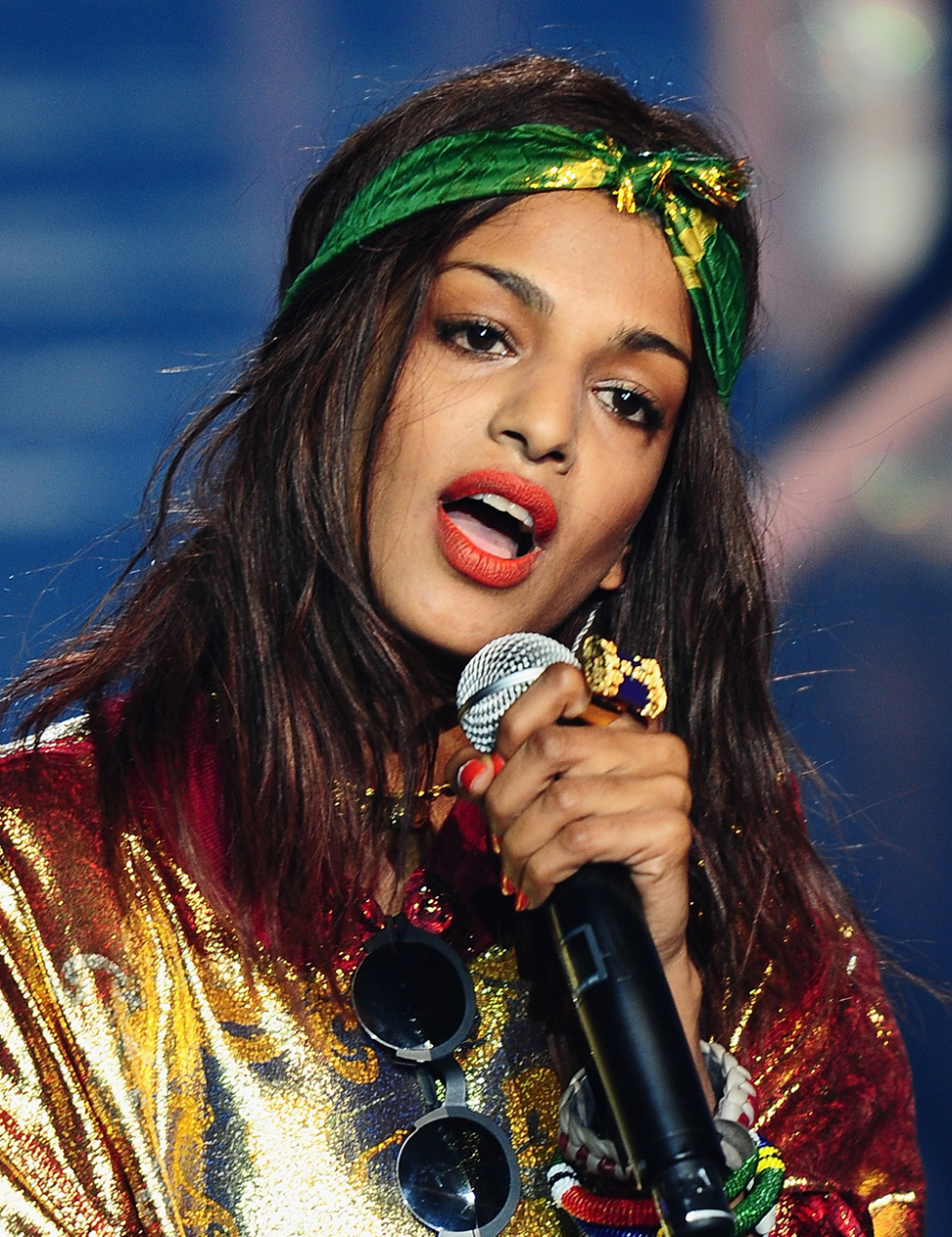 5 ways celebrities are wearing wear head scarves summer hair trend