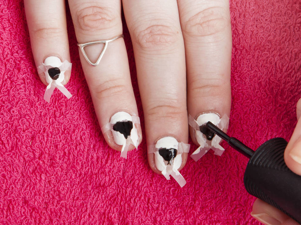 DIY nail art howto nails using tin foil and scotch tape