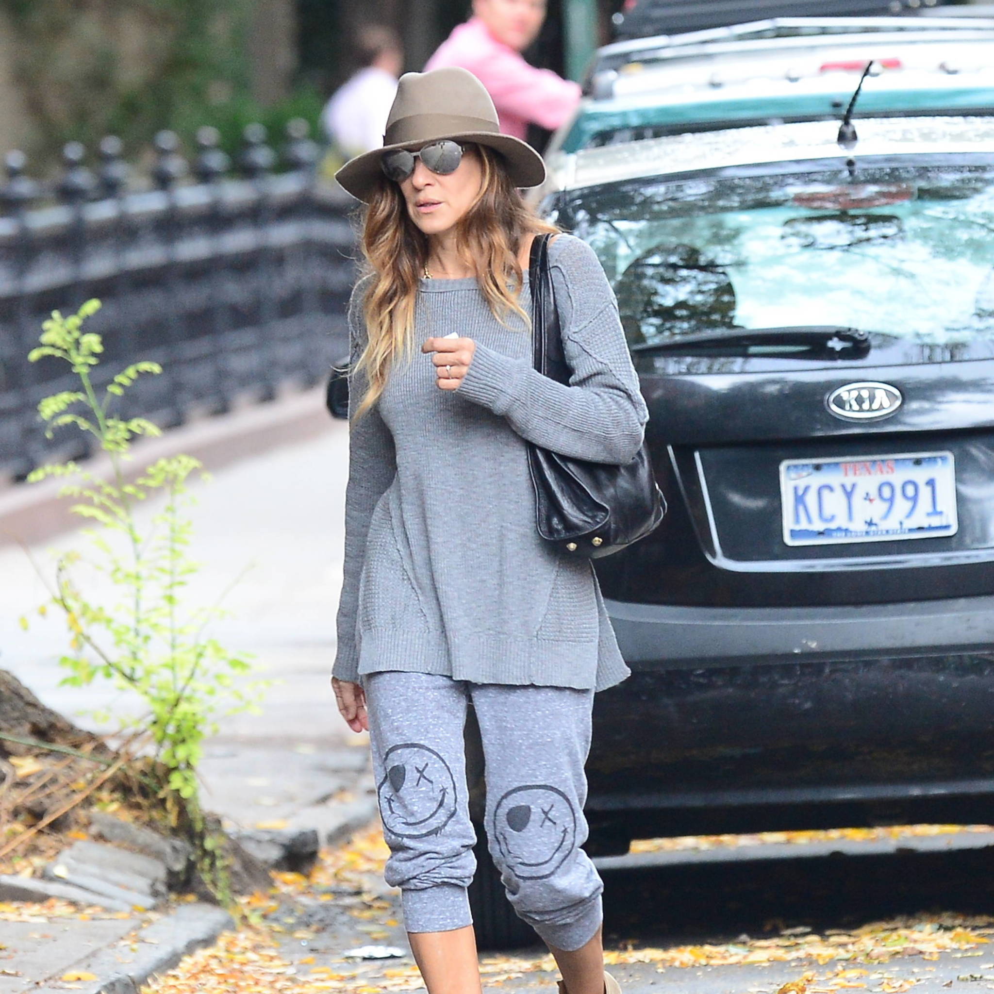 sarah jessica parker grey dress Carrie bradshaw silver dress