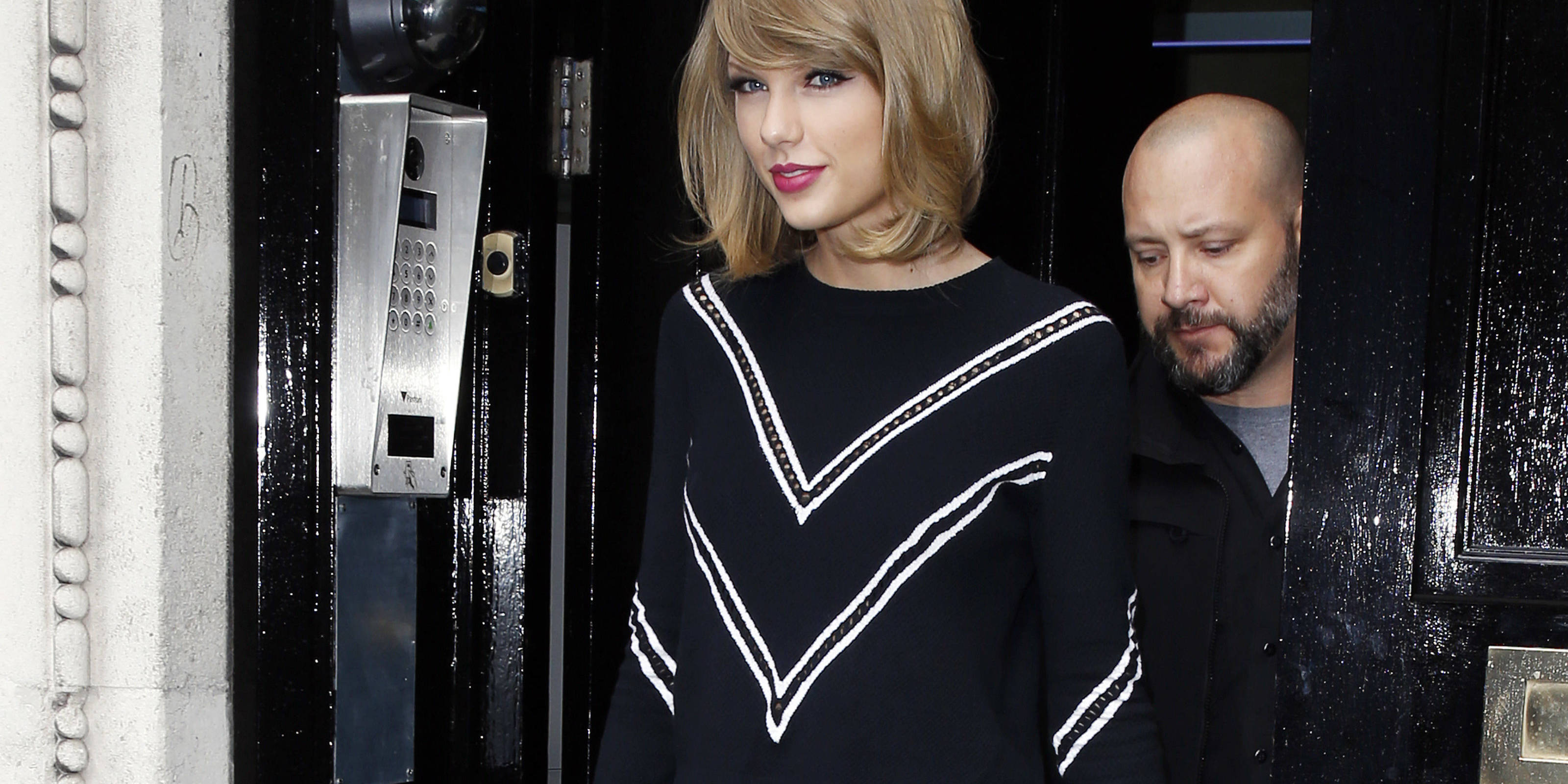 Taylor Swift wears a cute knitted co-ord and the shoes of dreams in rainy  London