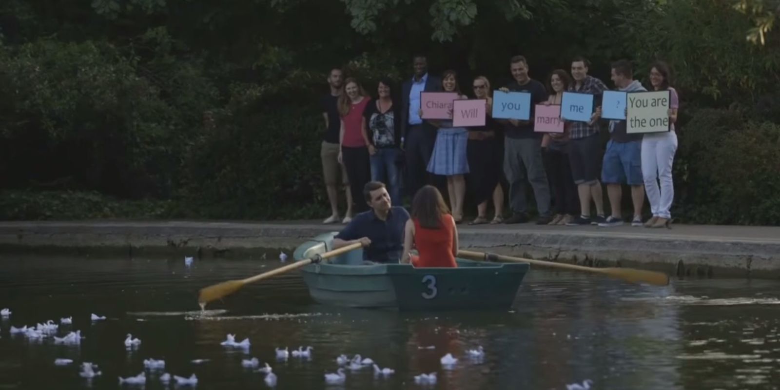 This man recreated The Notebook rowing boat scene to propose