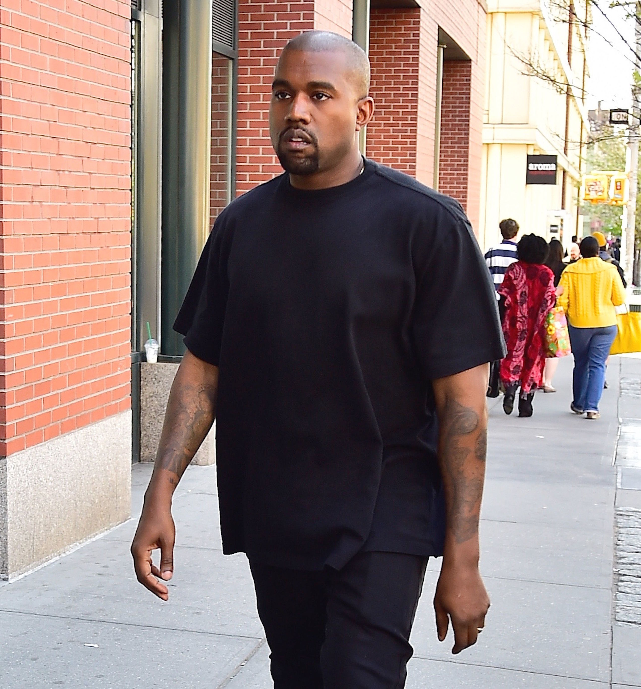 kanye west ３枚 Has Zara copied Kanye West's 'Yeezy Season 3' in their new