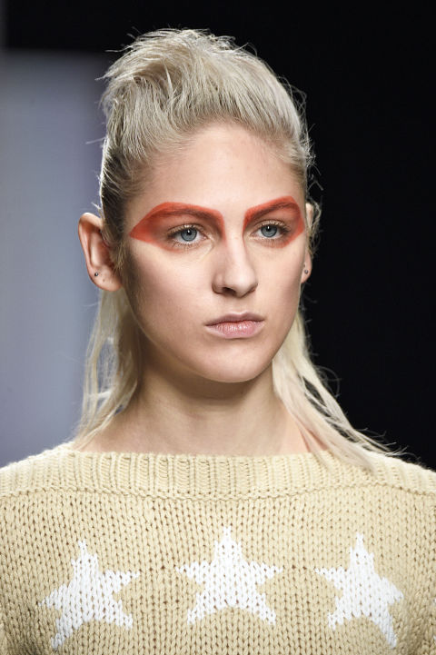 Makeup artist Tom Pecheux transformed the models' brows into amazing graphic shapes of orange and green for a bold beauty look at Max Mara. Love this!
