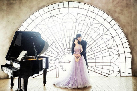 guy marries sex doll Man Weds His Sex Doll In Groundbreaking Ceremony A bodybuilder has finally  married his sex doll after delaying the ceremony for months. Yuri Tolochko,  from Kazakhstan, has been living with Margo for main image 0