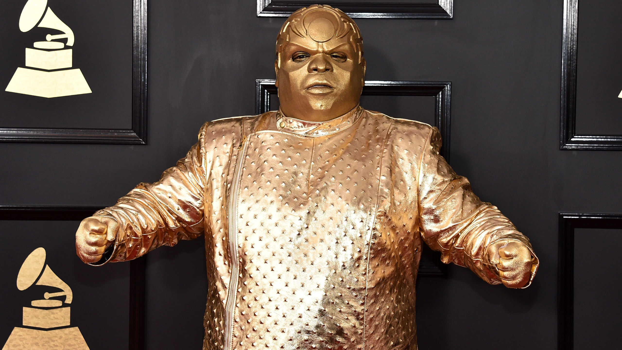 Cee Lo Green rocked up to the Grammys dressed in gold and the internet is  loving it