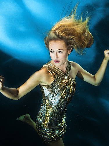 Top Uk Celebrities 53d472cce96fc 281212 cat deeley kb7zqy lgn - Top Uk Celebrities